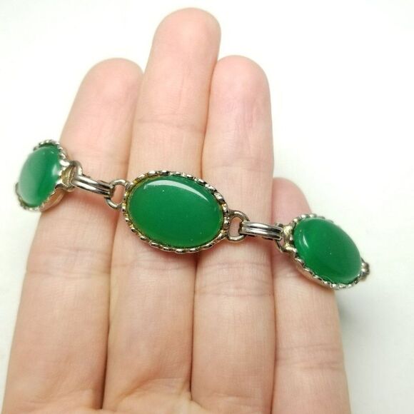 Vintage Green Oval Panel Bracelet, Silver Tone Setting, Retro 60s 70s Style - Picture 5 of 6